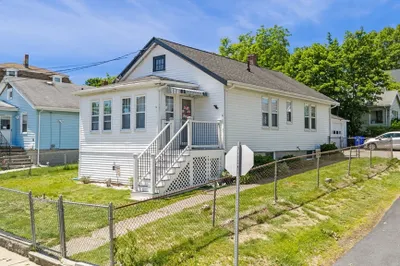 61 Sunnyside St 1