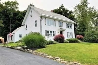495 Pleasant St 1