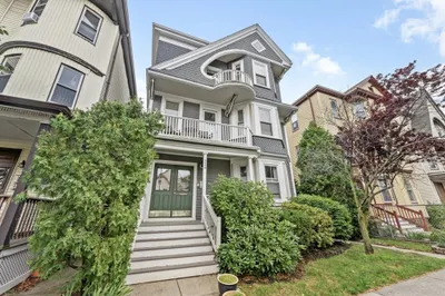 326 Centre St #3 1