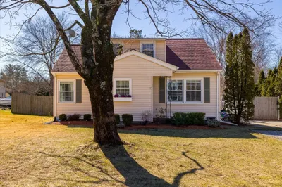 19 Susan Pkwy 1