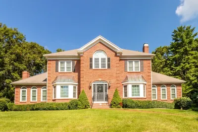25 Windsor Dr 1
