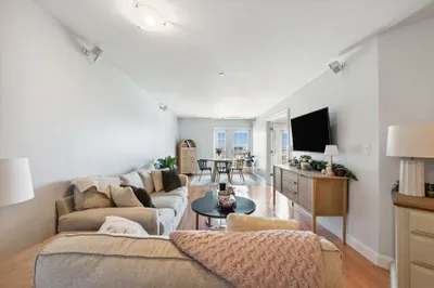 312-320 W 3rd St #305