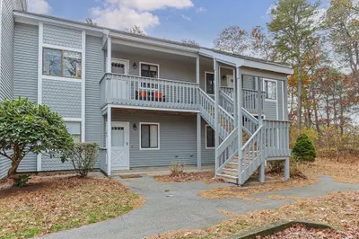106 Eaton Ln #106