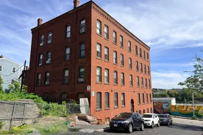 24 Charlton Street #1