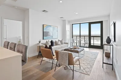 375 Canal Street #811