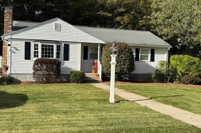 6 Heritage Dr 1