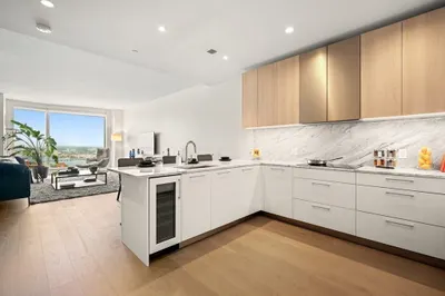 240 Devonshire Street #4003