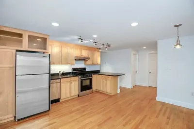 8 Allen St #1
