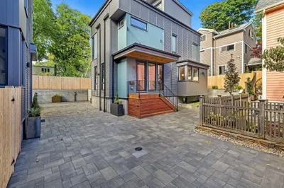 8 Holworthy Terrace 1