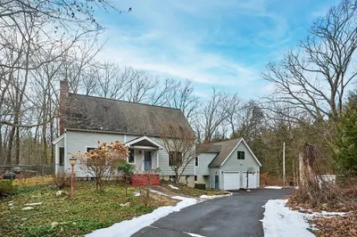 130 Coles Meadow Rd 1