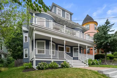 60 Roslin St #2