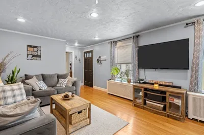 4 Ludington Rd
