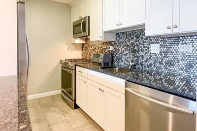 9 Hawthorne Place #11J 1