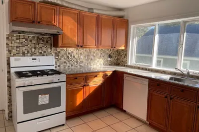 38 Hemlock St #2 1