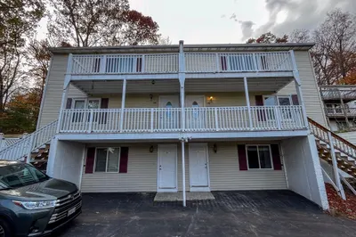 3 Swan Ave #1 1