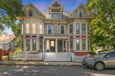 61 Arlington Street #4