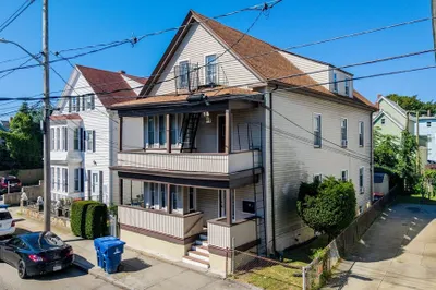 61 Acushnet Ave