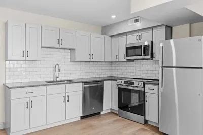 160 Seabury St #33