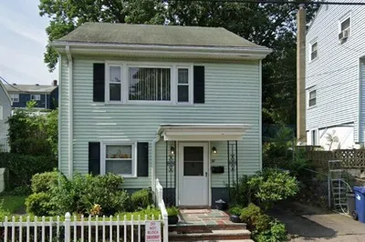 32 Halborn St
