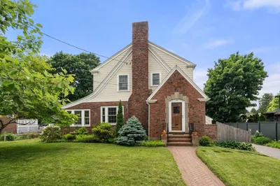 34 Pleasant St 1