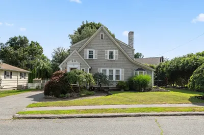8 Saint James Rd