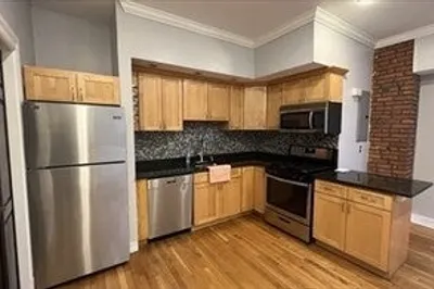 15 Phipps St #1
