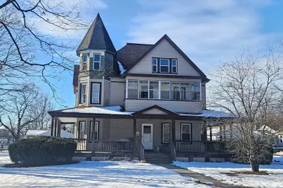 340 Oak St 1