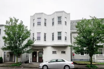 25 W Wyoming Ave #6 1