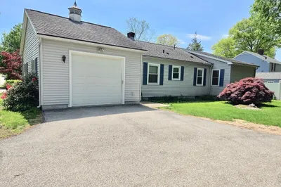17 Cedar St