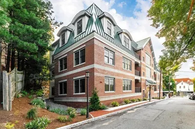 36 Elmwood Ave #2