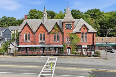 572 Main St 1