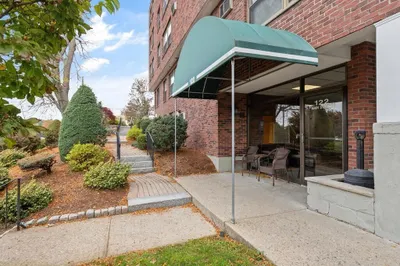 122 Main St #202