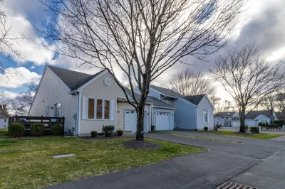 207 Alvord Pl #207 1