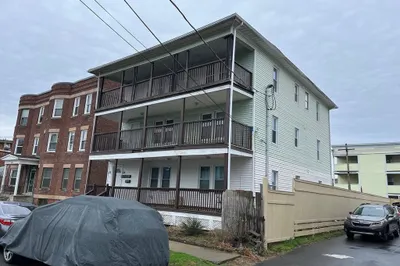 32 Nassau St 1