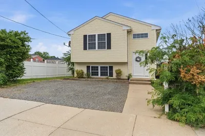 105 Lawrence St 1
