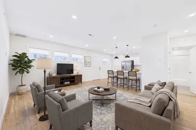 1 Pleasant Street #305 1