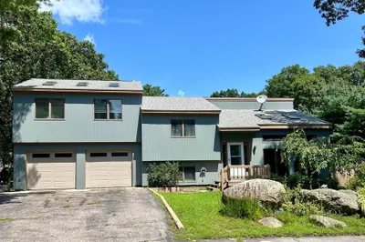15 Eastgate Dr 1