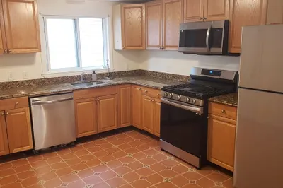 78 Main St #3