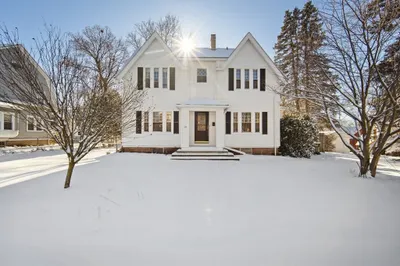 18 Winsor St