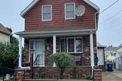 15 Circuit St