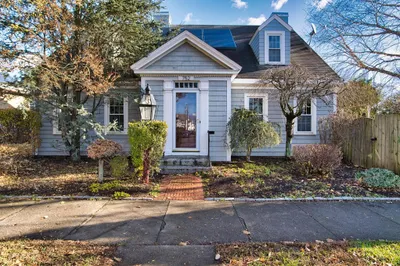 752 Rockdale Ave