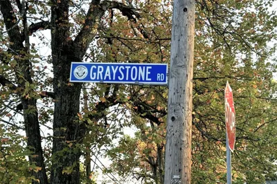 5 Graystone Rd