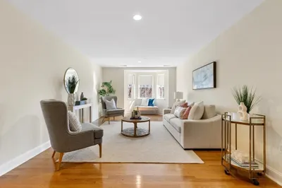 120 Wyllis Ave #217