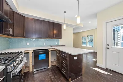 70-72 Stanley Ave #72 1