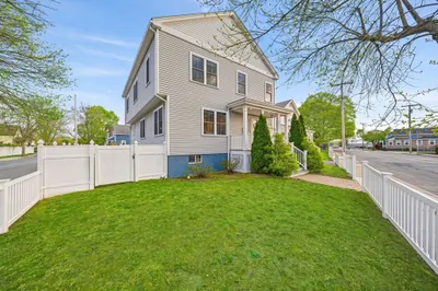 305 Lynn St 1