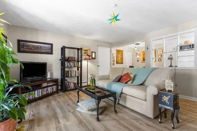 20 Colonial Drive #11