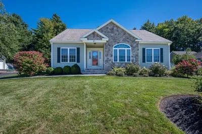 81 Nicholas Dr 1