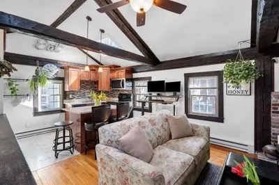 25-r Lynde St #2 1