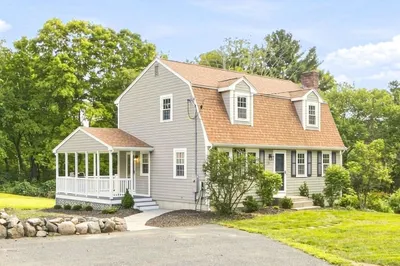 212 Pleasant St 1