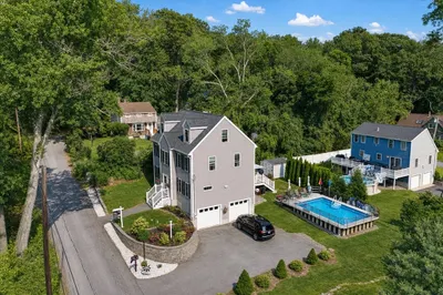 34 Amesbury Ave 1